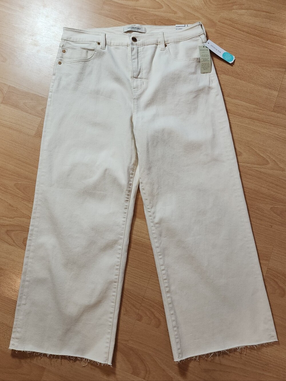 NWT Liverpool Wide Leg Crop Jeans Cream Raw Hem Size 14 Stretch Denim Stitch Fix